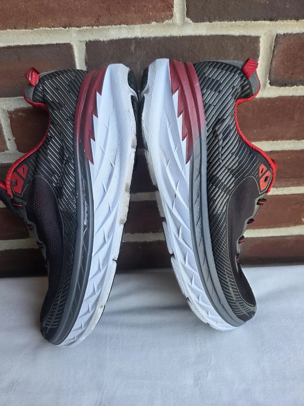 HOKA ONE ONE Bondi 5 Men's US 11 UK 10.5 Black Red Running Shoes